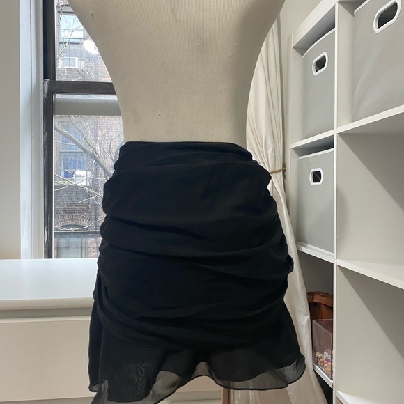 elizabeth and james black mini skirt - Picture 2 of 4